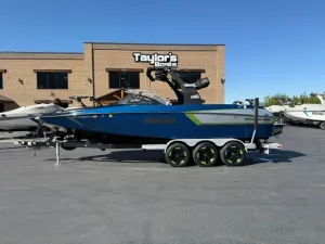 2017-malibu-wakesetter-24-mxz-146343-image1
