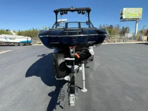 2017-malibu-wakesetter-24-mxz-146343-image3