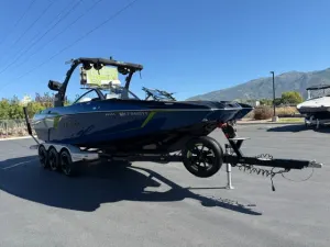 2017-malibu-wakesetter-24-mxz-146343-image4