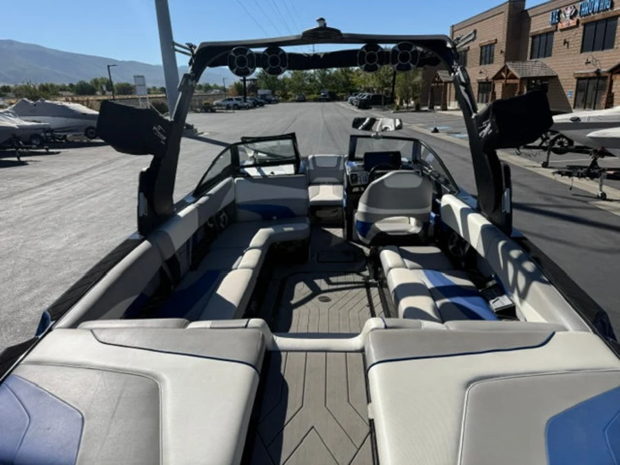 2017-malibu-wakesetter-24-mxz-146343-image8