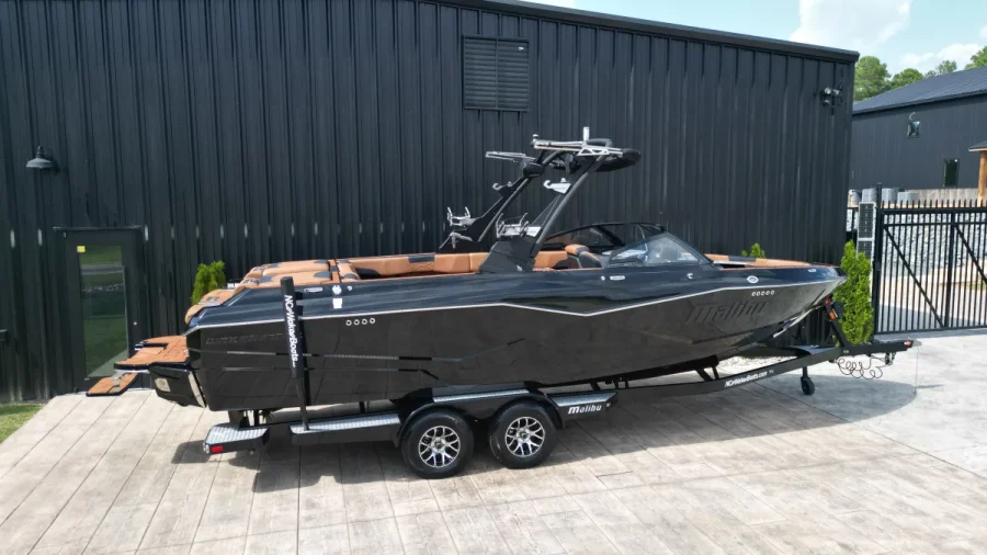 2023-malibu-wakesetter-25-lsv-146351-image2.webp