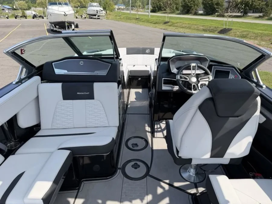 2021-mastercraft-x24-146372-image11.webp