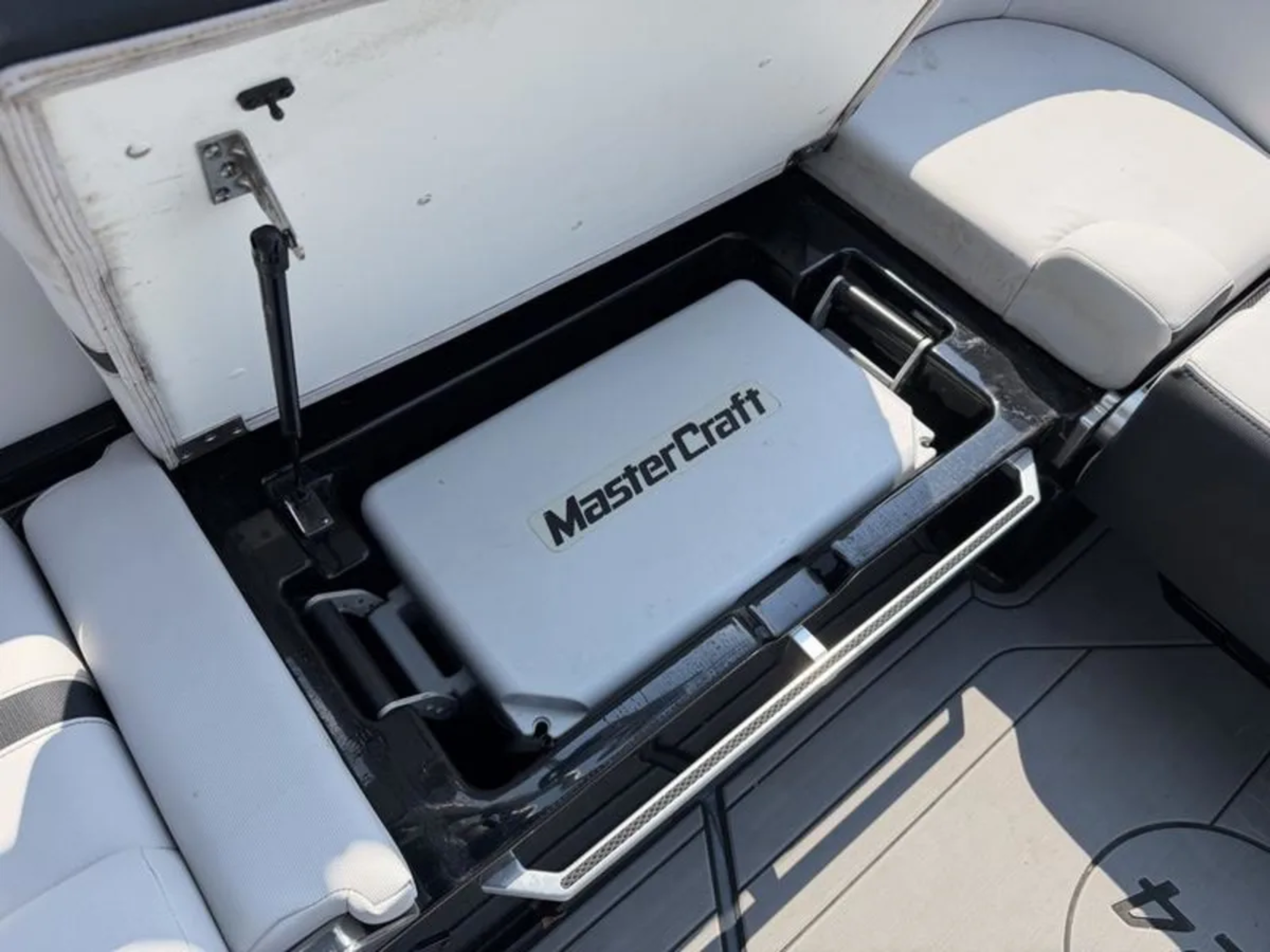 2021 Mastercraft X24