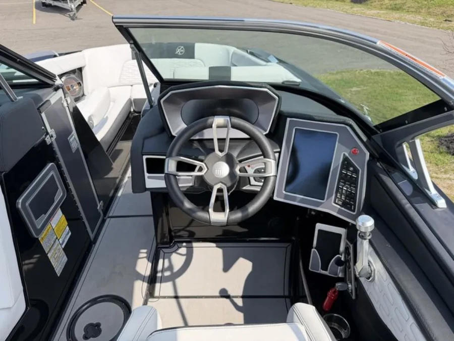 2021-mastercraft-x24-146372-image15.webp