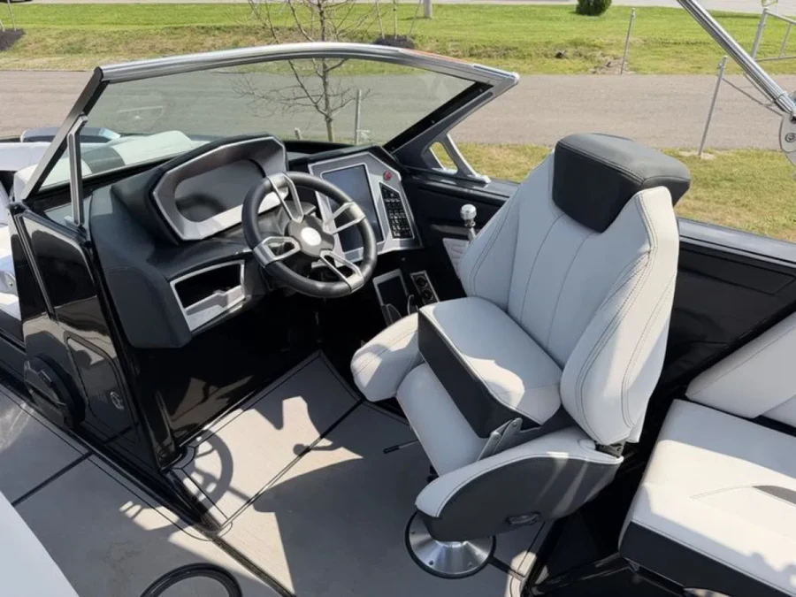 2021-mastercraft-x24-146372-image17.webp