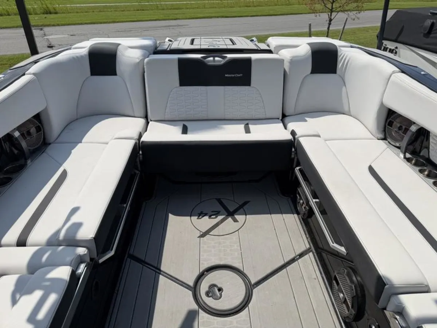 2021 Mastercraft X24
