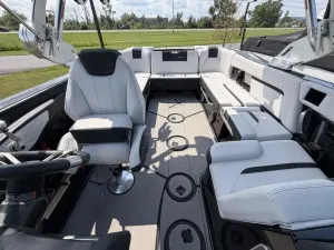2021-mastercraft-x24-146372-image5.webp