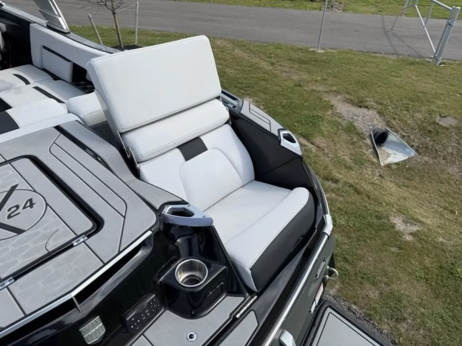 2021-mastercraft-x24-146372-image6.webp