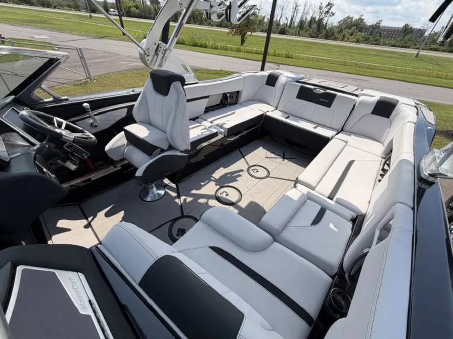 2021-mastercraft-x24-146372-image7.webp