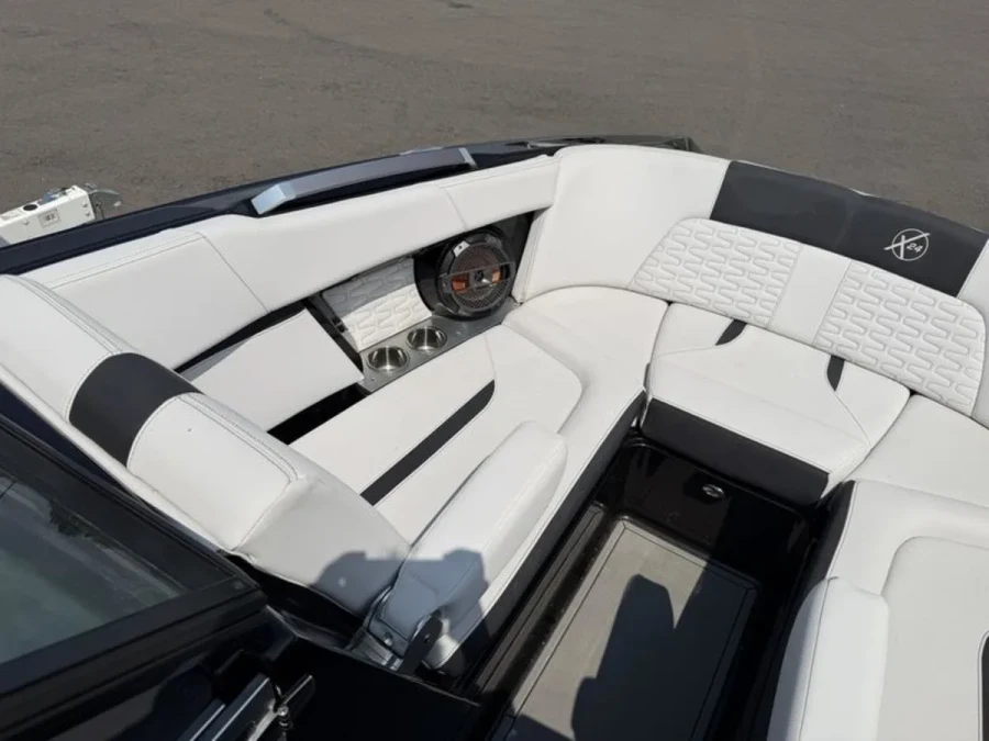 2021-mastercraft-x24-146372-image8.webp