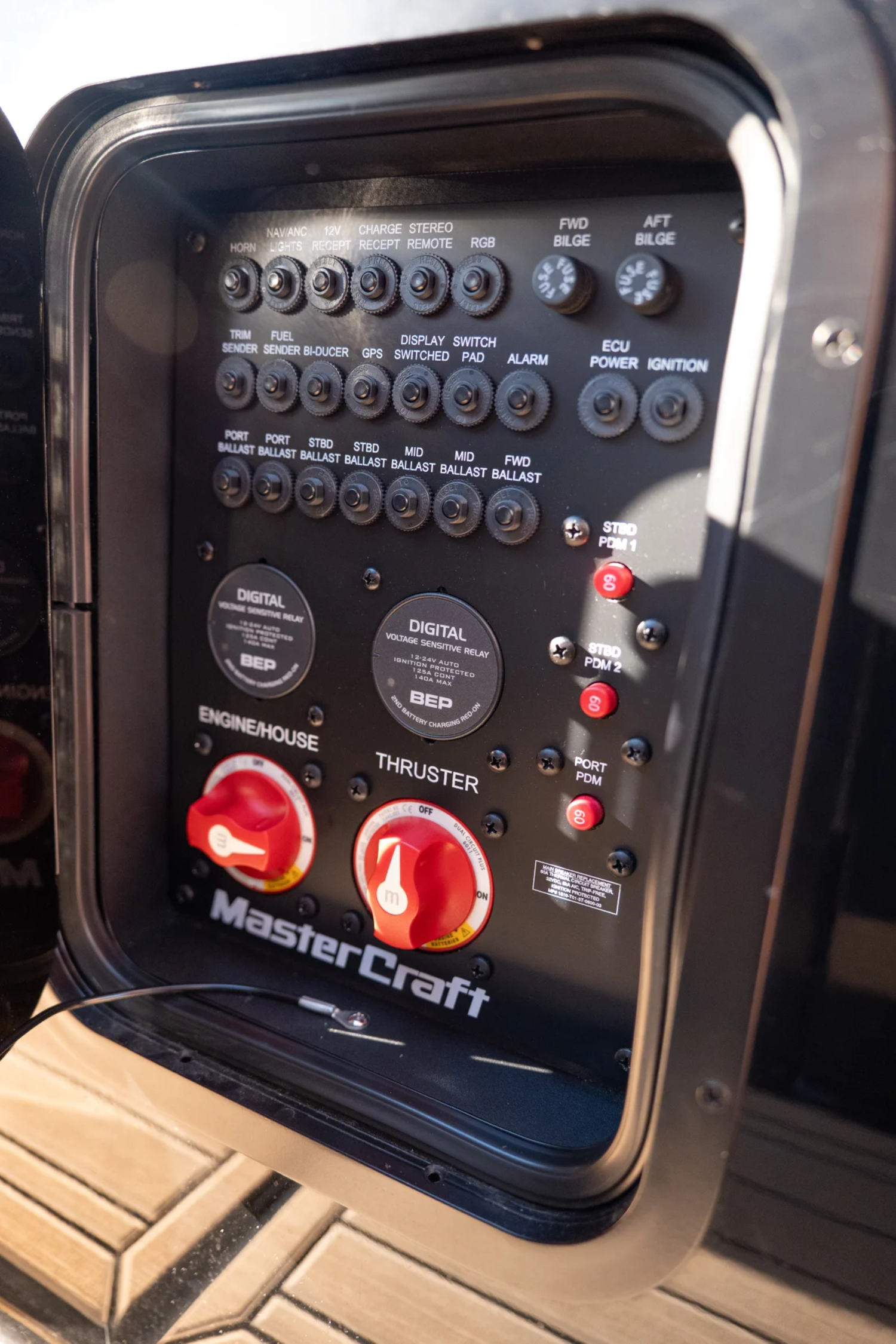 2022 MASTERCRAFT XSTAR-S WITH REAR STERN THRUSTER  