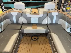2022-mastercraft-xt23-146407-image15.webp