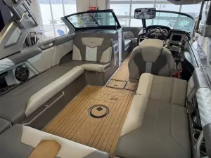 2022-mastercraft-xt23-146407-image5.webp