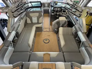 2022-mastercraft-xt23-146407-image6.webp