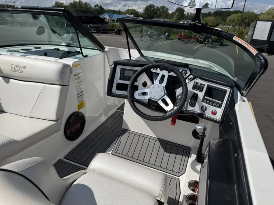 2019-mastercraft-nxt20-146409-image16.webp