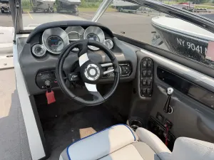 2009-supra-launch-24ssv-146415-image13.webp