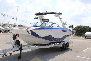 2027-malibu-m230-146417-image3.webp