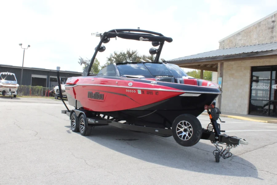 2023-malibu-wakesetter-23-lsv-146419-image1.webp