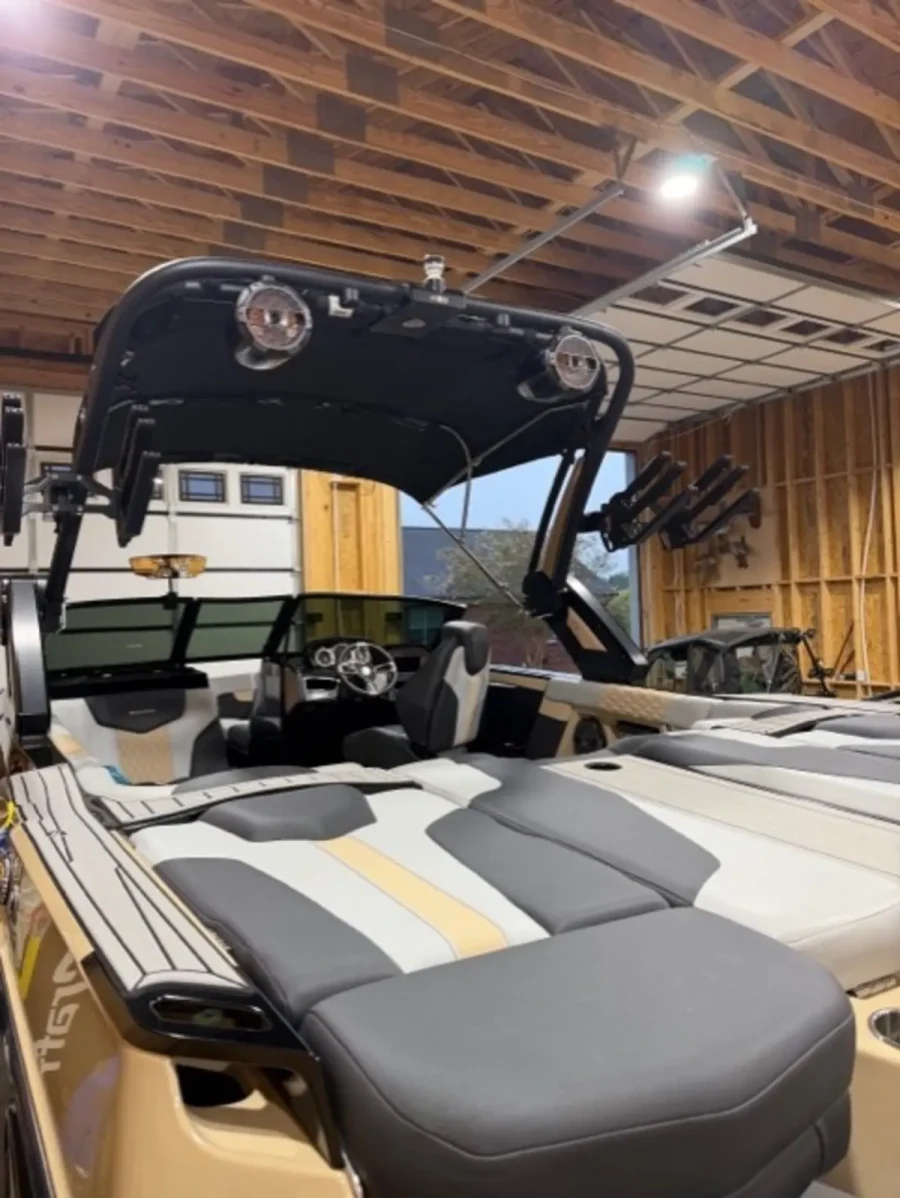 2022-mastercraft-xt23-146424-image1.webp