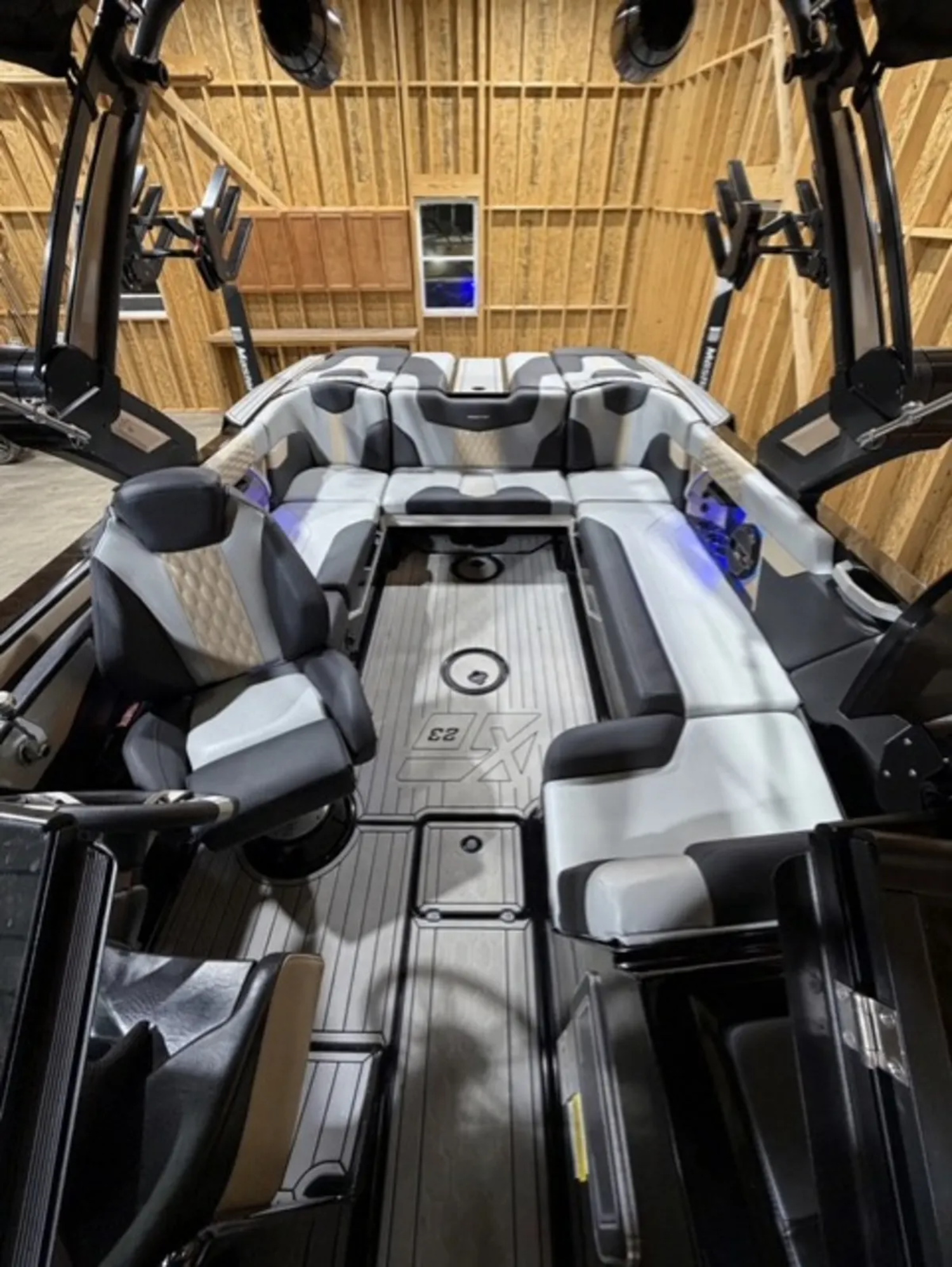 2022 MASTERCRAFT XT23 WITH 359 HRS 
