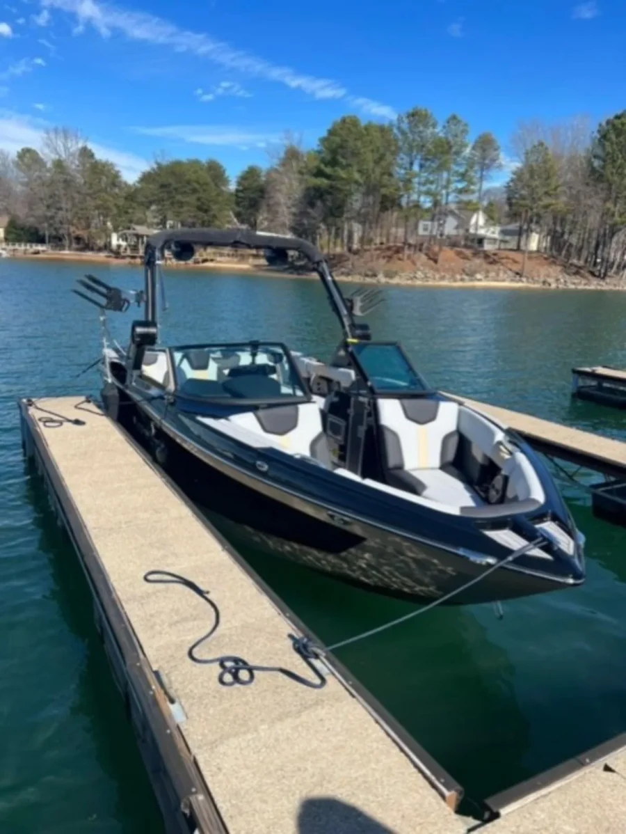 2022-mastercraft-xt23-146424-image3.webp