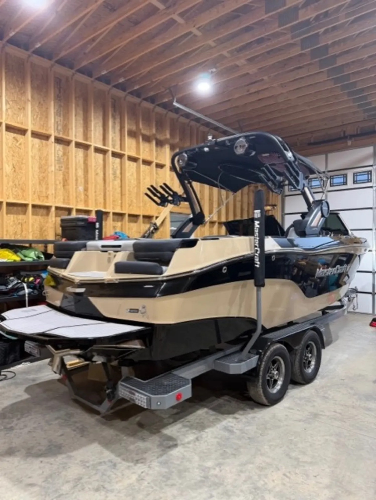 2022 MASTERCRAFT XT23 WITH 359 HRS 