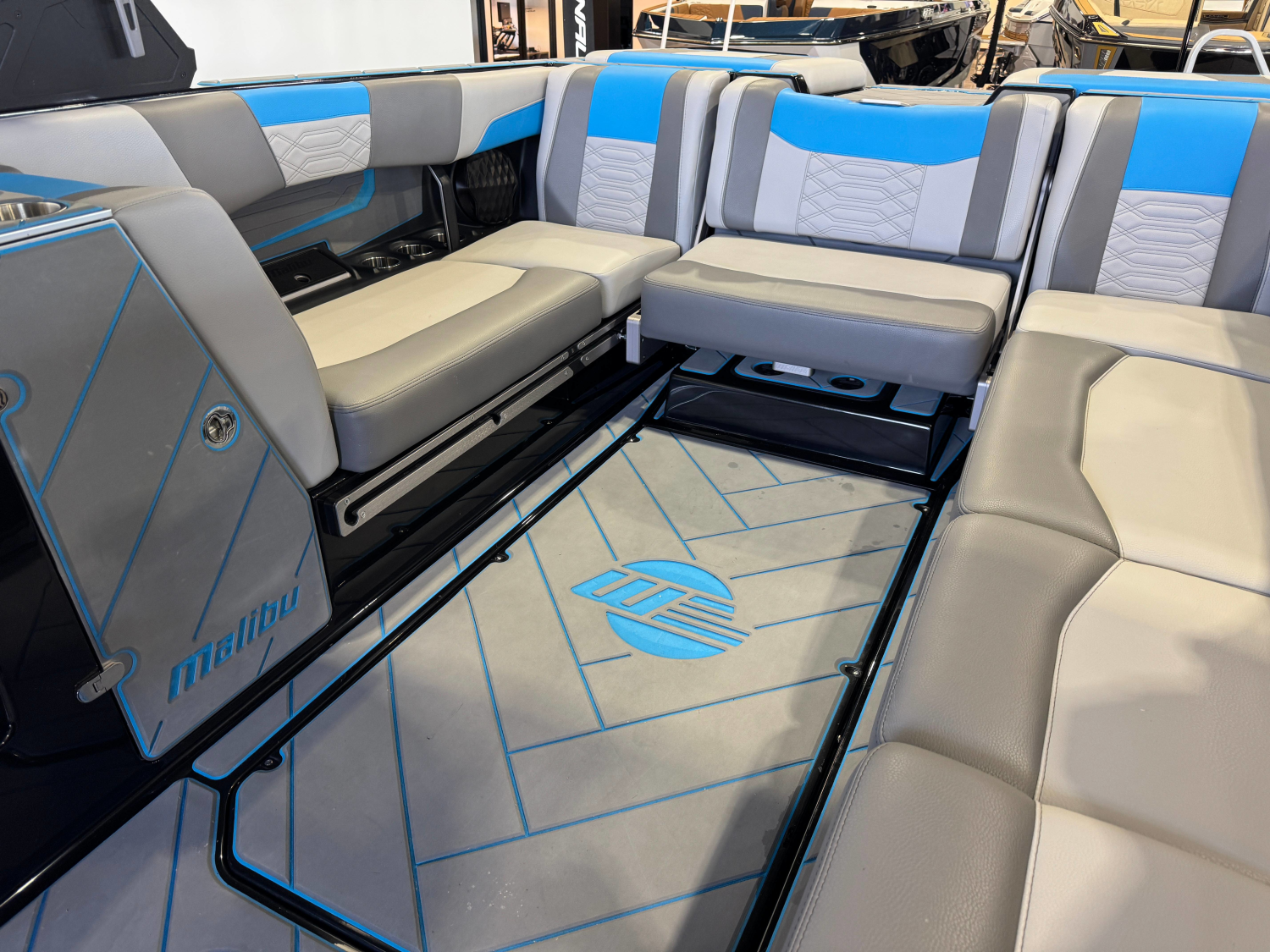 2022 Malibu Wakesetter 25 LSV
