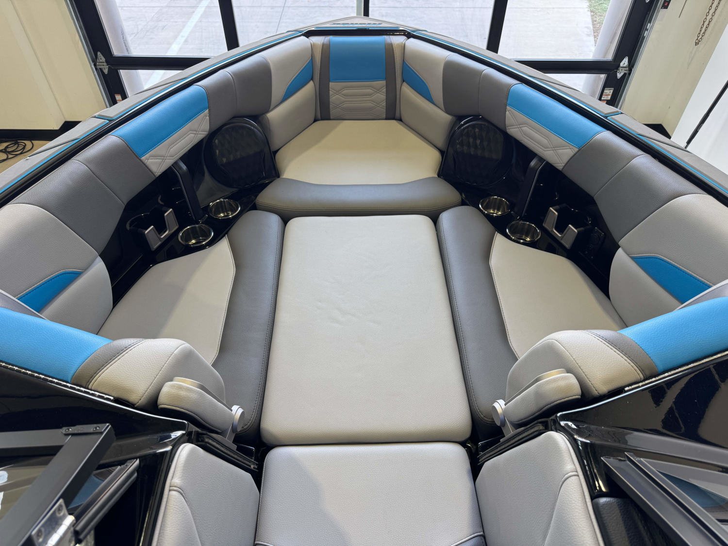 2022 Malibu Wakesetter 25 LSV
