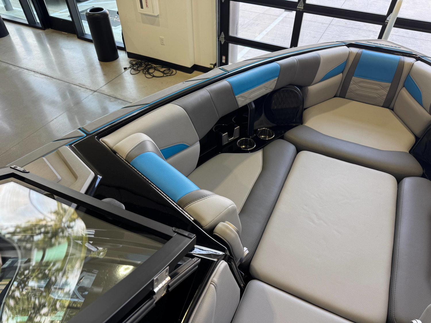 2022 Malibu Wakesetter 25 LSV