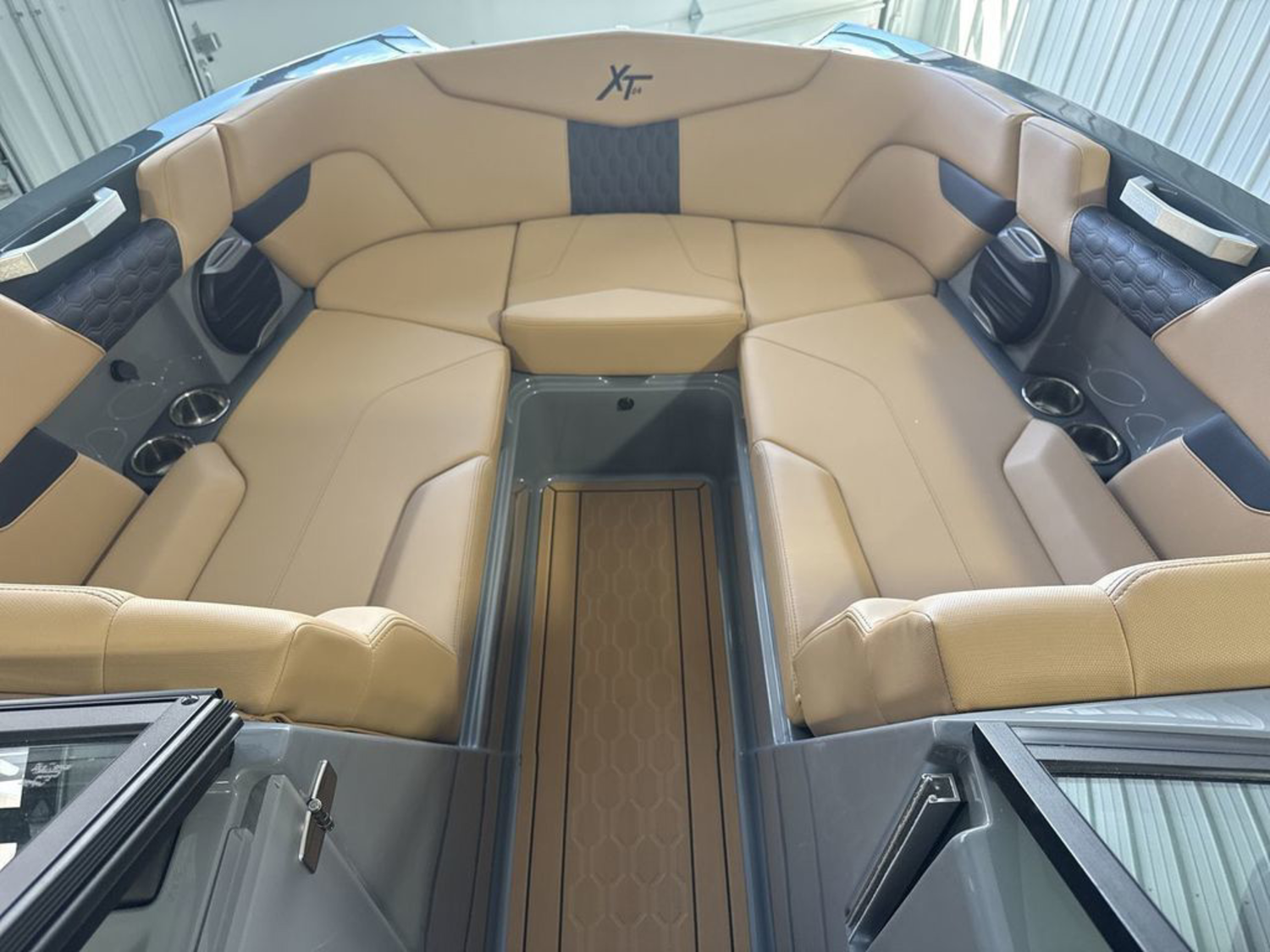 2027 Mastercraft XT24