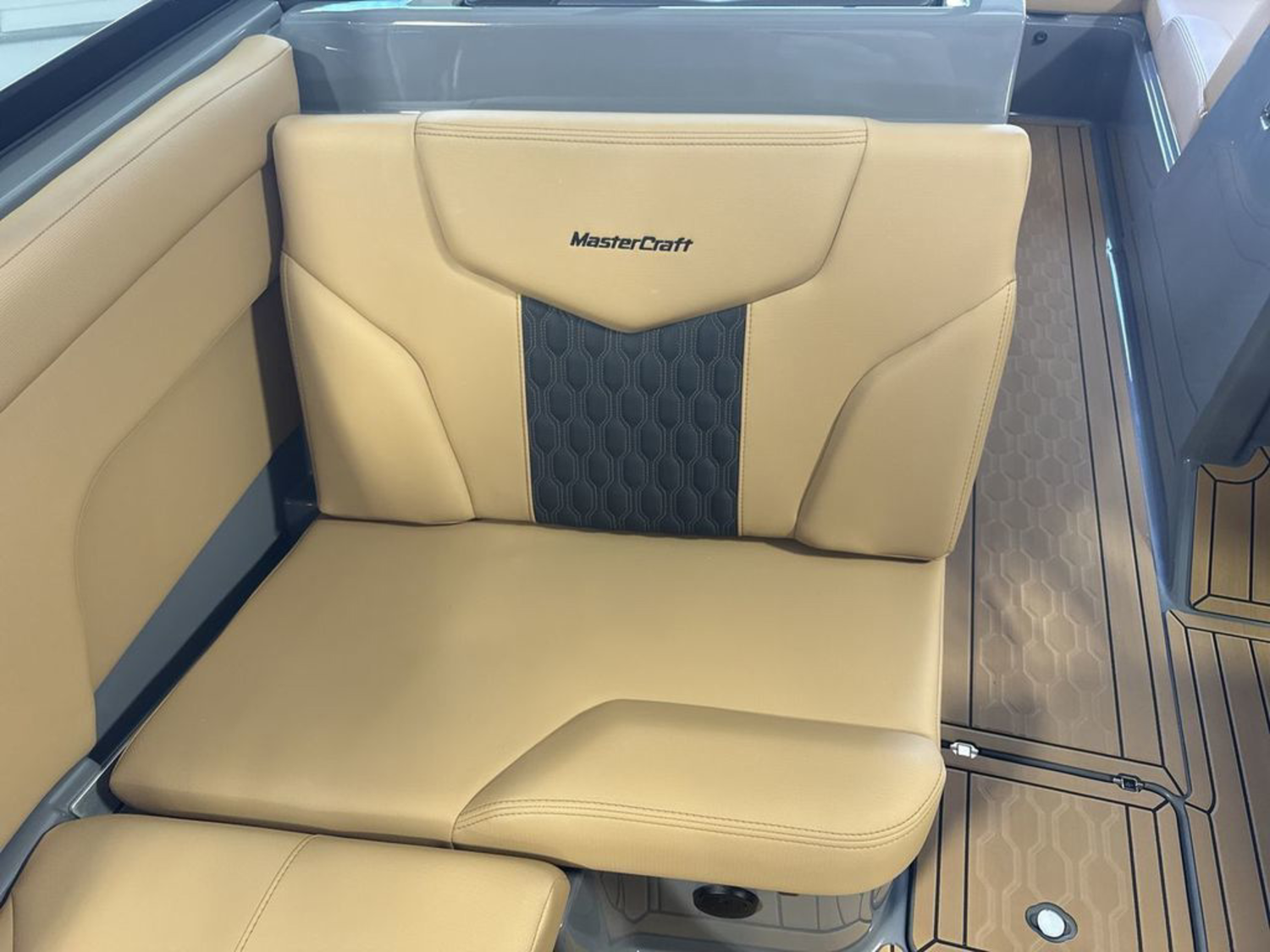 2027 Mastercraft XT24