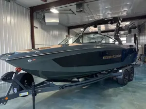 2027-mastercraft-xt24-146452-image1