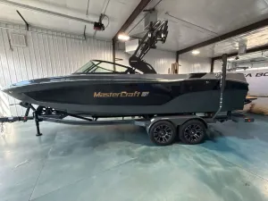 2027-mastercraft-xt24-146452-image2