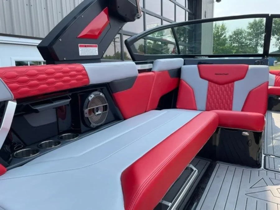 2022-mastercraft-xt23-146454-image7.webp