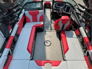 2022-mastercraft-xt23-146454-image8.webp