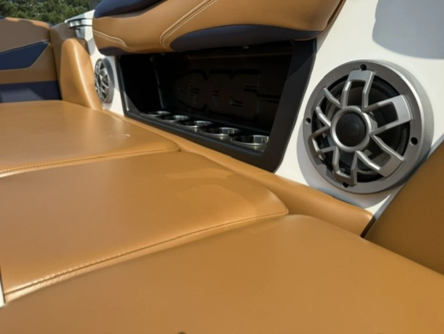 2021 Axis T22