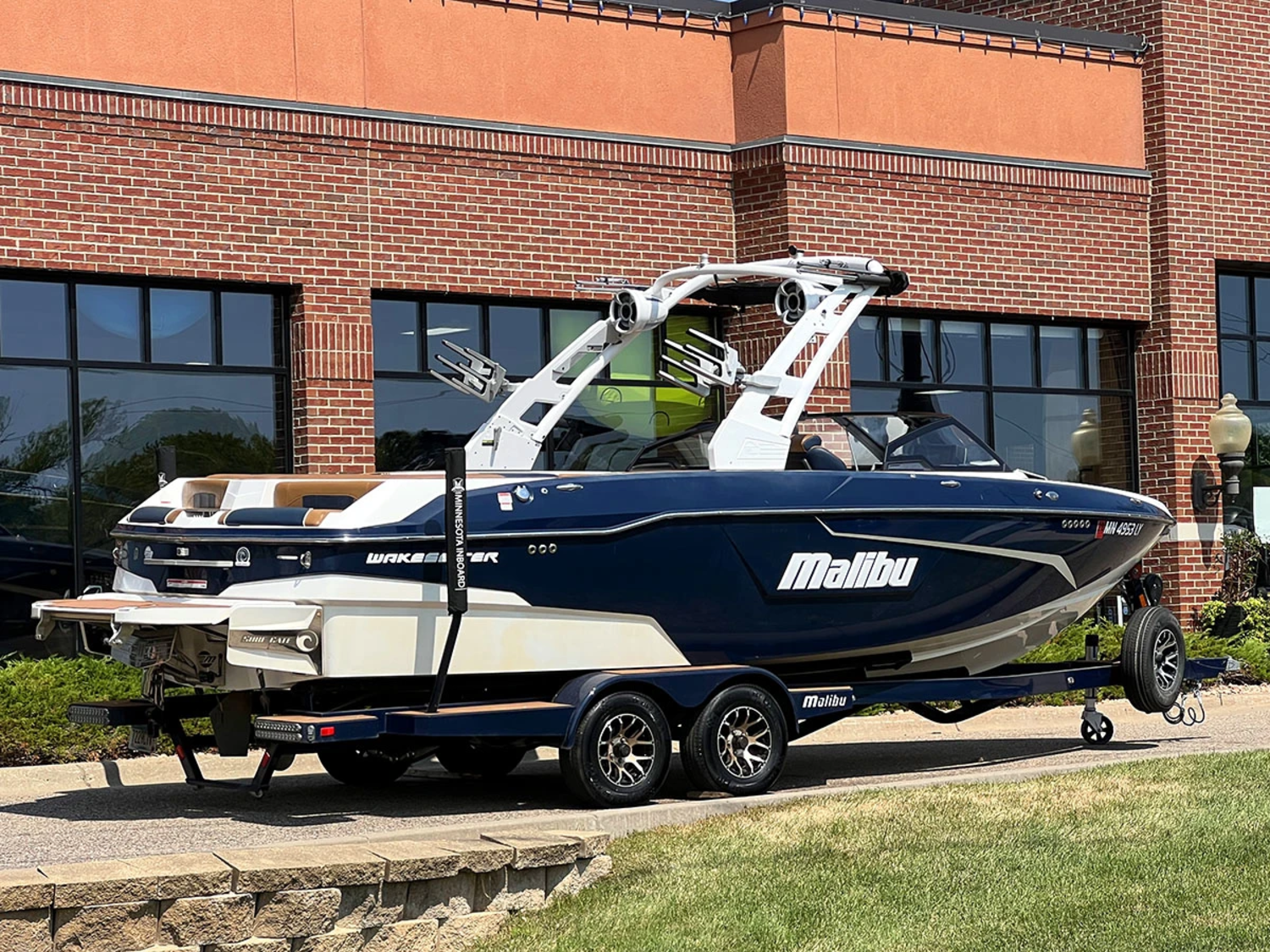 2020 Malibu 25 LSV
