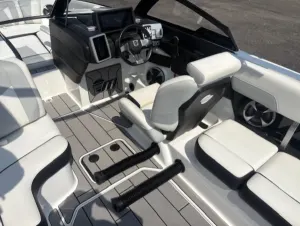 2020-malibu--wakesetter-23-mxz-146459-image21.webp