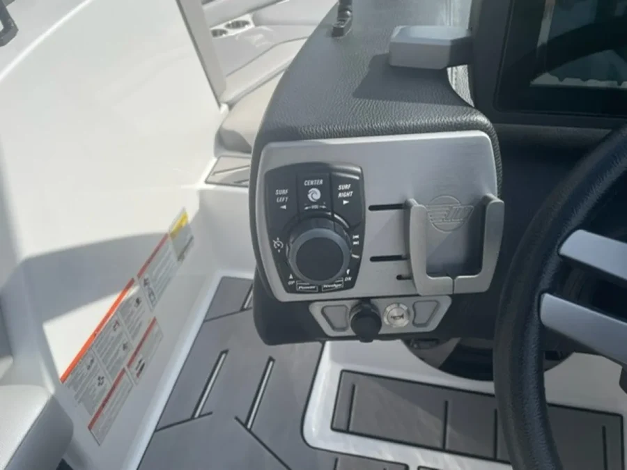 2018-malibu-wakesetter-vlx-146461-image10.webp