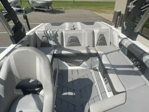 2018-malibu-wakesetter-vlx-146461-image8.webp