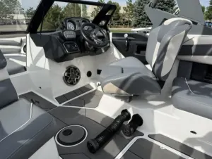 2019-axis-a24-146463-image10.webp