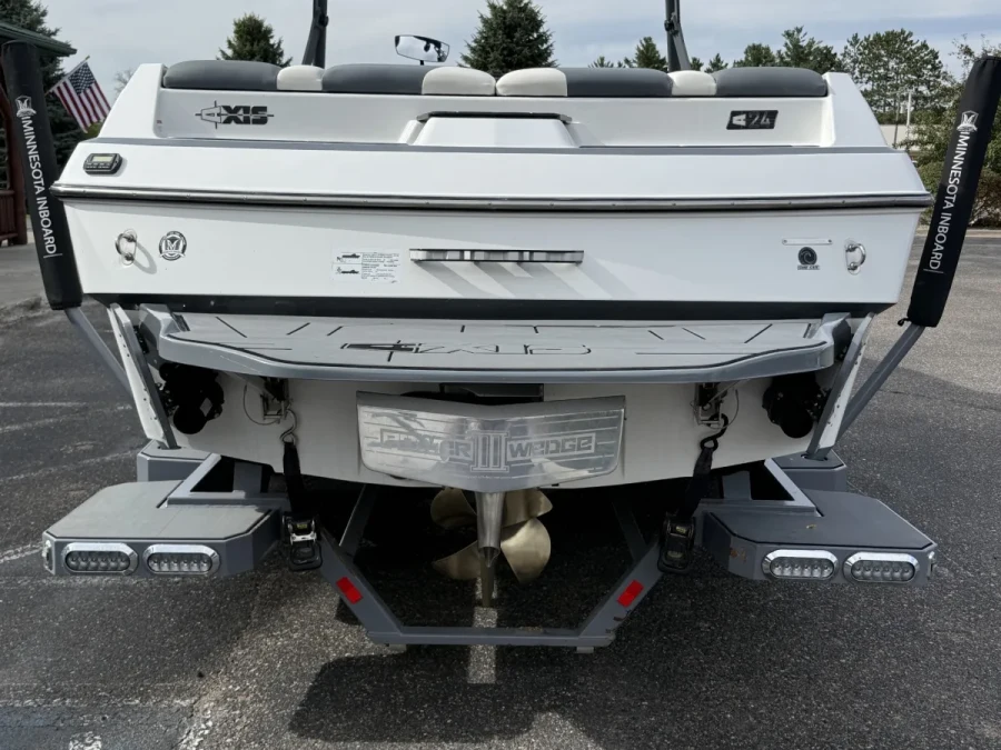 2019-axis-a24-146463-image8.webp