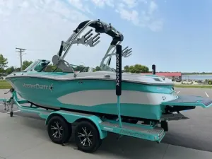 2017-mastercraft-x10-146464-image1.webp