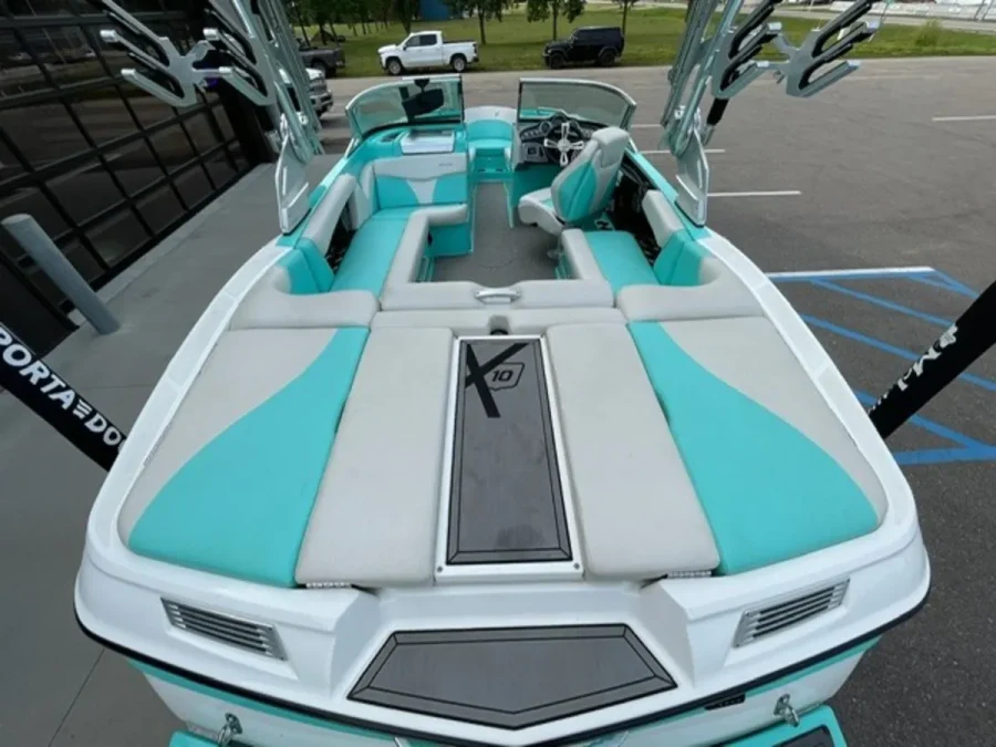 2017-mastercraft-x10-146464-image5.webp