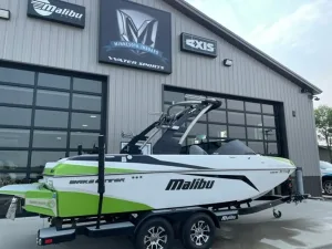 2017-malibu-wakesetter-vlx-146466-image1.webp