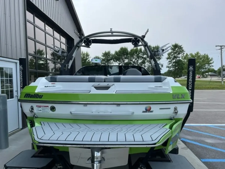 2017-malibu-wakesetter-vlx-146466-image3.webp