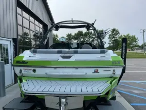 2017-malibu-wakesetter-vlx-146466-image3.webp