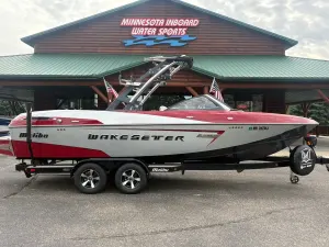 2014-malibu-wakesetter-23-lsv-146470-image3.webp