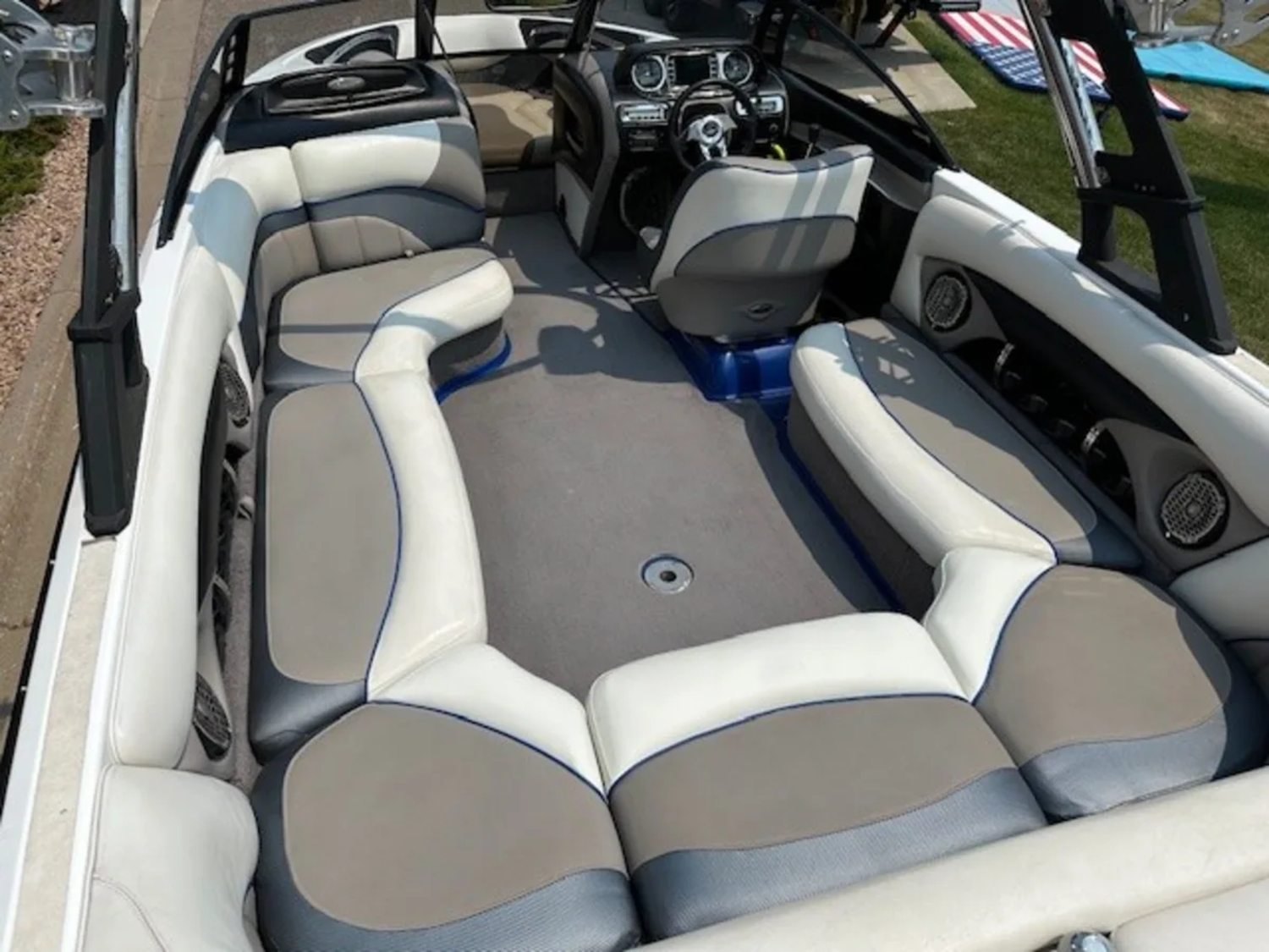 2010 Malibu 23 LSV