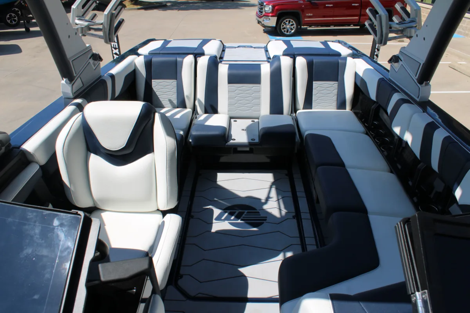 2026 Malibu 23 MXZ
